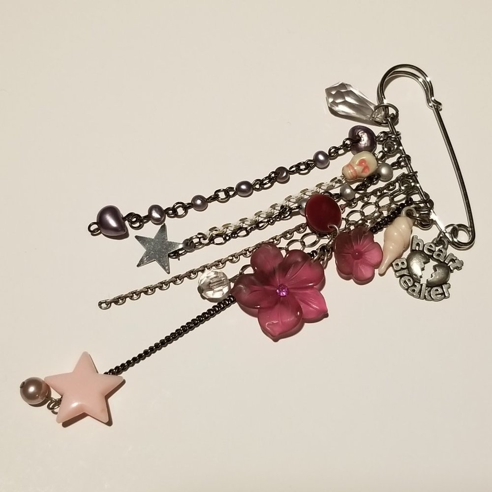 💔 OOAK VINTAGE Poison Apple NYC Designer HEARTBREAKER Safety Pin Brooch UNIQUE! - Picture 8 of 11